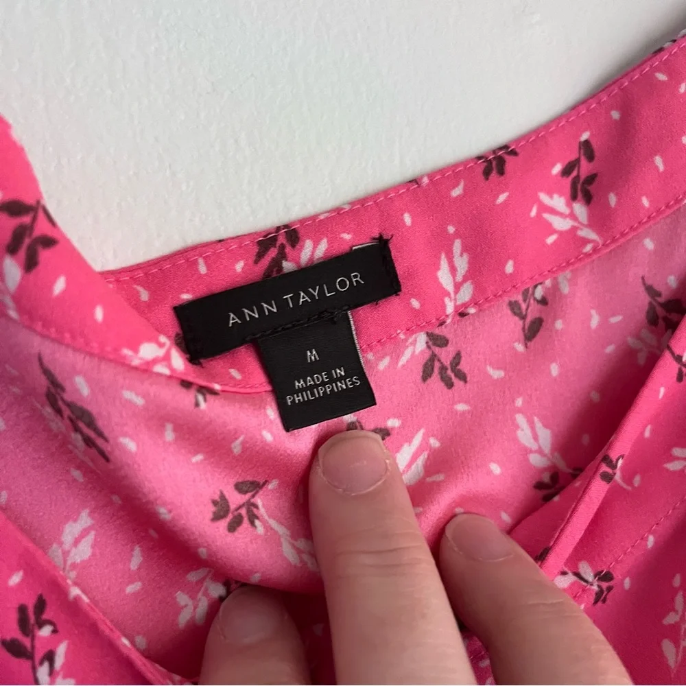 Ann Taylor Coral-Pink Floral Cap Sleeve Blouse medium - Picture 3 of 4